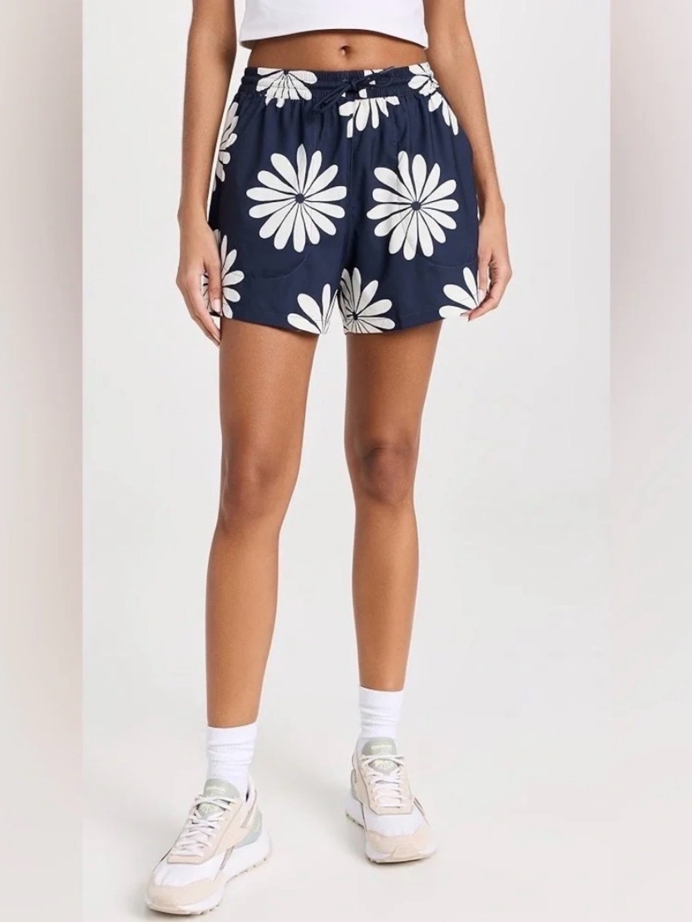 Outdoor Voices Women’s SolarCool 3" Beach Shorts Navy Floral Daisy pattern Large